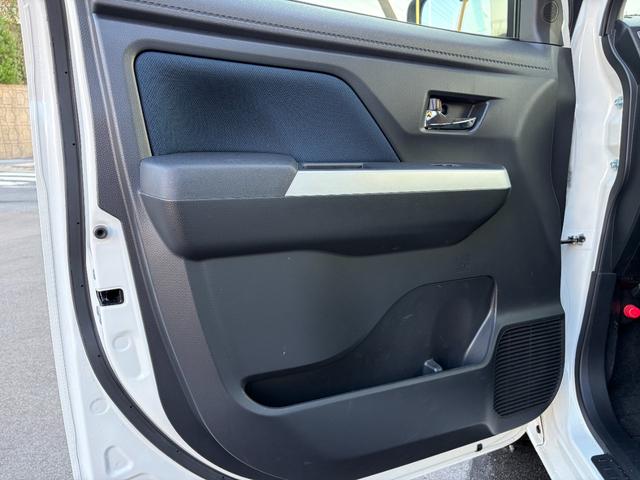 ルーミー カスタムG ユーザー買取/ワンオーナー/LEDヘッド/フォグランプ/衝突軽減装置/クリアランスソナー/純正ナビ/バックカメラ/ETC/フルセグTV/ブルートゥース/シートヒーター/タイヤ4本新品交換付(40枚目)