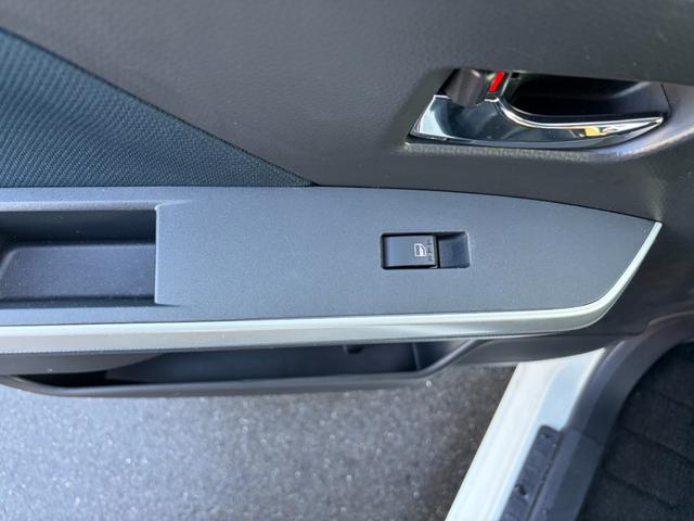 ルーミー カスタムG ユーザー買取/ワンオーナー/LEDヘッド/フォグランプ/衝突軽減装置/クリアランスソナー/純正ナビ/バックカメラ/ETC/フルセグTV/ブルートゥース/シートヒーター/タイヤ4本新品交換付(41枚目)