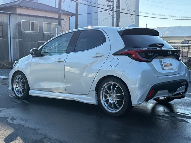 ヤリス Ｚ　６速マニュアル／ＬＥＤヘッド／ＬＥＤフォグ／純正ナビ／バックカメラ／前ドライブレコーダー／シートヒーター／社外１７インチアルミホイール／社外マフラー（7枚目）