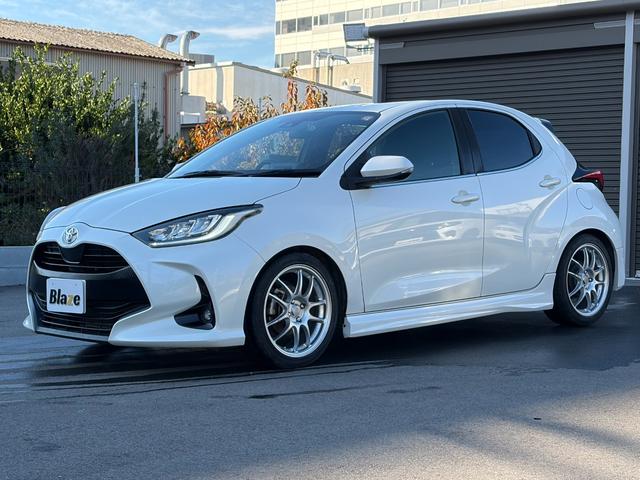 ヤリス Ｚ　６速マニュアル／ＬＥＤヘッド／ＬＥＤフォグ／純正ナビ／バックカメラ／前ドライブレコーダー／シートヒーター／社外１７インチアルミホイール／社外マフラー（9枚目）