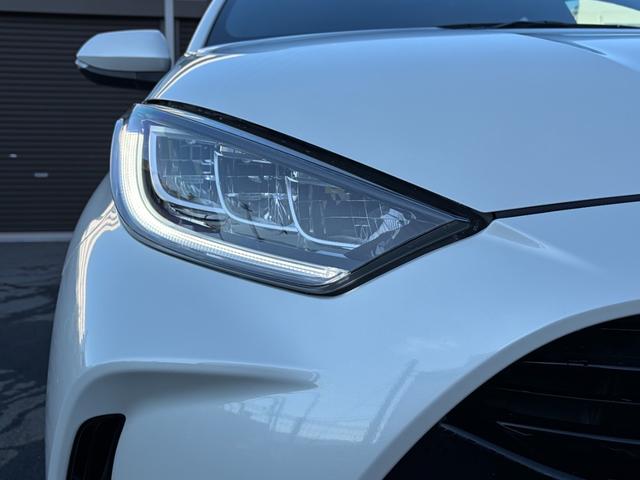 ヤリス Ｚ　６速マニュアル／ＬＥＤヘッド／ＬＥＤフォグ／純正ナビ／バックカメラ／前ドライブレコーダー／シートヒーター／社外１７インチアルミホイール／社外マフラー（15枚目）