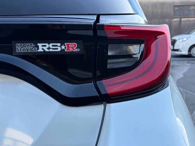 ヤリス Ｚ　６速マニュアル／ＬＥＤヘッド／ＬＥＤフォグ／純正ナビ／バックカメラ／前ドライブレコーダー／シートヒーター／社外１７インチアルミホイール／社外マフラー（16枚目）