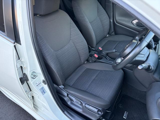 ヤリス Ｚ　６速マニュアル／ＬＥＤヘッド／ＬＥＤフォグ／純正ナビ／バックカメラ／前ドライブレコーダー／シートヒーター／社外１７インチアルミホイール／社外マフラー（21枚目）