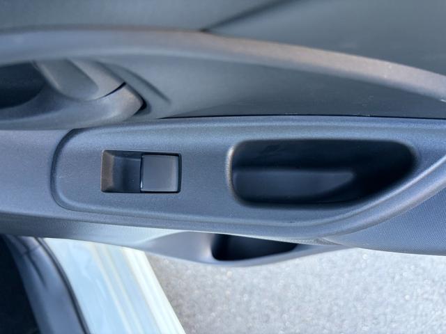 ヤリス Ｚ　６速マニュアル／ＬＥＤヘッド／ＬＥＤフォグ／純正ナビ／バックカメラ／前ドライブレコーダー／シートヒーター／社外１７インチアルミホイール／社外マフラー（29枚目）