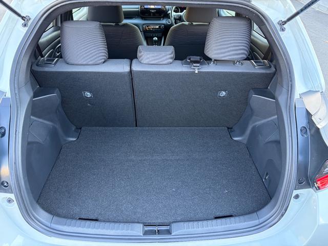 ヤリス Ｚ　６速マニュアル／ＬＥＤヘッド／ＬＥＤフォグ／純正ナビ／バックカメラ／前ドライブレコーダー／シートヒーター／社外１７インチアルミホイール／社外マフラー（30枚目）