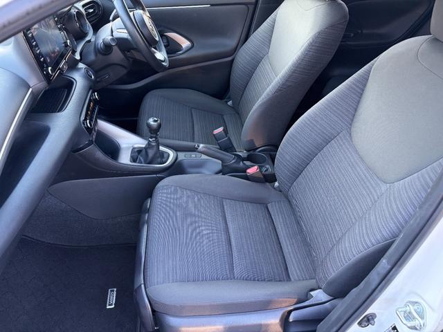 ヤリス Ｚ　６速マニュアル／ＬＥＤヘッド／ＬＥＤフォグ／純正ナビ／バックカメラ／前ドライブレコーダー／シートヒーター／社外１７インチアルミホイール／社外マフラー（31枚目）