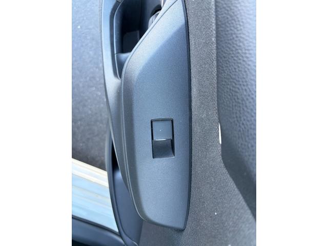 ヤリス Ｚ　６速マニュアル／ＬＥＤヘッド／ＬＥＤフォグ／純正ナビ／バックカメラ／前ドライブレコーダー／シートヒーター／社外１７インチアルミホイール／社外マフラー（34枚目）