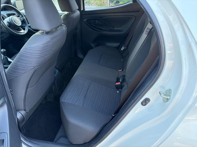 ヤリス Ｚ　６速マニュアル／ＬＥＤヘッド／ＬＥＤフォグ／純正ナビ／バックカメラ／前ドライブレコーダー／シートヒーター／社外１７インチアルミホイール／社外マフラー（35枚目）