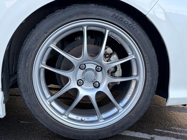 ヤリス Ｚ　６速マニュアル／ＬＥＤヘッド／ＬＥＤフォグ／純正ナビ／バックカメラ／前ドライブレコーダー／シートヒーター／社外１７インチアルミホイール／社外マフラー（38枚目）