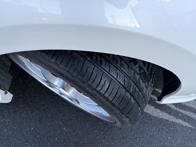 ヤリス Ｚ　６速マニュアル／ＬＥＤヘッド／ＬＥＤフォグ／純正ナビ／バックカメラ／前ドライブレコーダー／シートヒーター／社外１７インチアルミホイール／社外マフラー（39枚目）