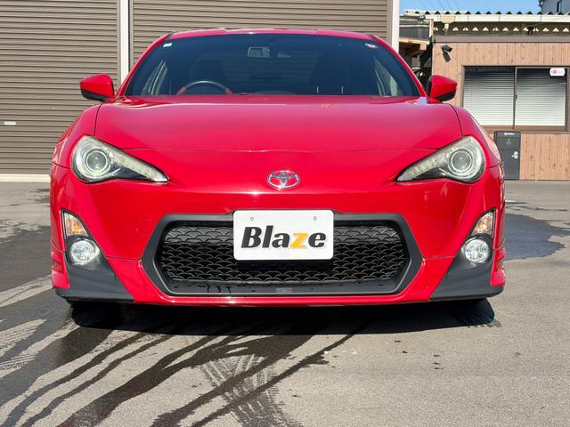 ８６ ＧＴリミテッド　６速マニュアル／ＨＩＤヘッド／ＴＲＤエアロ／ＴＲＤマフラー／革アルカンターラコンビシート／前席シートヒーター／純正ナビ／バックカメラ／ＥＴＣ／トルセンＬＳＤ／リアスポイラー（2枚目）