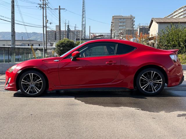 ８６ ＧＴリミテッド　６速マニュアル／ＨＩＤヘッド／ＴＲＤエアロ／ＴＲＤマフラー／革アルカンターラコンビシート／前席シートヒーター／純正ナビ／バックカメラ／ＥＴＣ／トルセンＬＳＤ／リアスポイラー（8枚目）