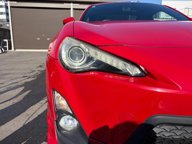 ８６ ＧＴリミテッド　６速マニュアル／ＨＩＤヘッド／ＴＲＤエアロ／ＴＲＤマフラー／革アルカンターラコンビシート／前席シートヒーター／純正ナビ／バックカメラ／ＥＴＣ／トルセンＬＳＤ／リアスポイラー（15枚目）