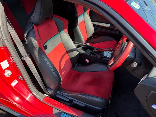 ８６ ＧＴリミテッド　６速マニュアル／ＨＩＤヘッド／ＴＲＤエアロ／ＴＲＤマフラー／革アルカンターラコンビシート／前席シートヒーター／純正ナビ／バックカメラ／ＥＴＣ／トルセンＬＳＤ／リアスポイラー（23枚目）