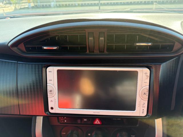 ８６ ＧＴリミテッド　６速マニュアル／ＨＩＤヘッド／ＴＲＤエアロ／ＴＲＤマフラー／革アルカンターラコンビシート／前席シートヒーター／純正ナビ／バックカメラ／ＥＴＣ／トルセンＬＳＤ／リアスポイラー（26枚目）