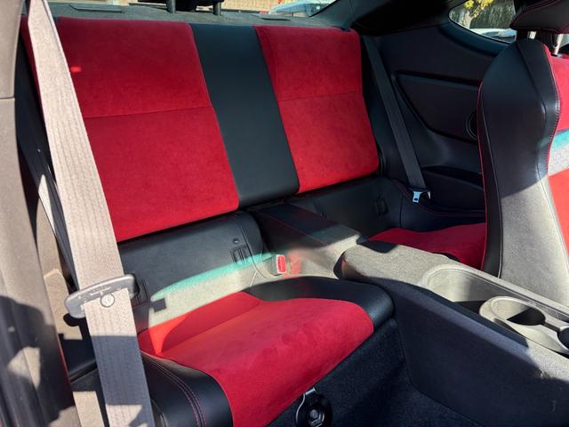 ８６ ＧＴリミテッド　６速マニュアル／ＨＩＤヘッド／ＴＲＤエアロ／ＴＲＤマフラー／革アルカンターラコンビシート／前席シートヒーター／純正ナビ／バックカメラ／ＥＴＣ／トルセンＬＳＤ／リアスポイラー（37枚目）