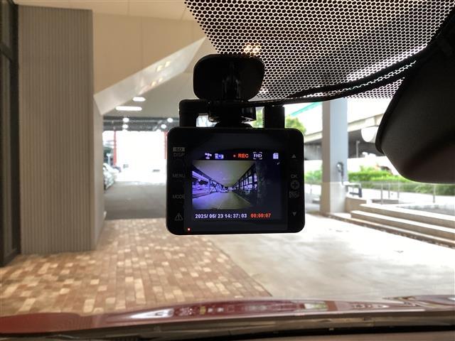 シエンタ ハイブリッドＺ　ドライブレコーダー　ＥＴＣ　全周囲カメラ　ナビ　ＴＶ　クリアランスソナー　オートクルーズコントロール　レーンアシスト　衝突被害軽減システム　両側電動スライドドア　オートマチックハイビーム（15枚目）