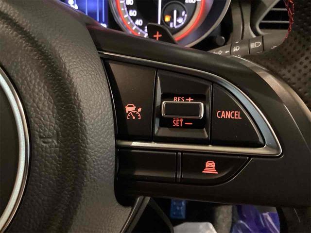 アクセルを踏まなくても設定した速度で走行可能なオートクルーズコントロールを装備しています!ロングドライブでも運転が楽になります。ブレーキやシフト操作でも解除可能です!