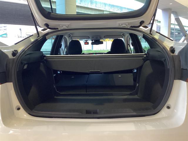 プリウス A ドライブレコーダー ETC クリアランスソナー レーンアシスト オートクルーズコントロール パークアシスト 衝突被害軽減システム バックカメラ ナビ アルミホイール オートマチックハイビーム(19枚目)