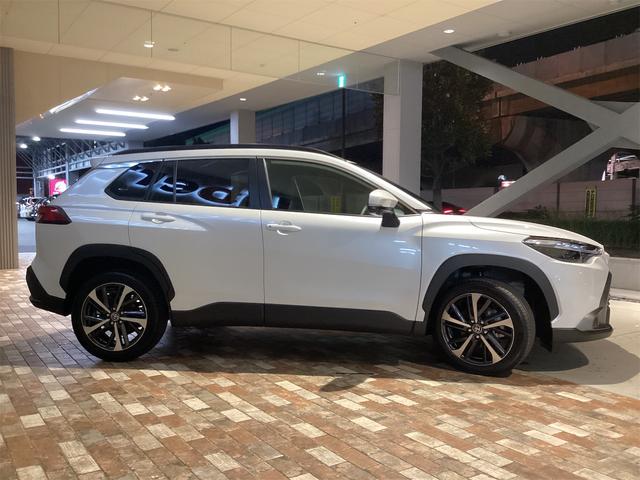 カローラクロス ハイブリッド　Ｚ　全周囲カメラ　オートクルーズコントロール　レーンアシスト　パークアシスト　衝突被害軽減システム　ナビ　ＴＶ　オートマチックハイビーム　ＬＥＤヘッドランプ　電動リアゲート　アルミホイール　スマートキー（4枚目）