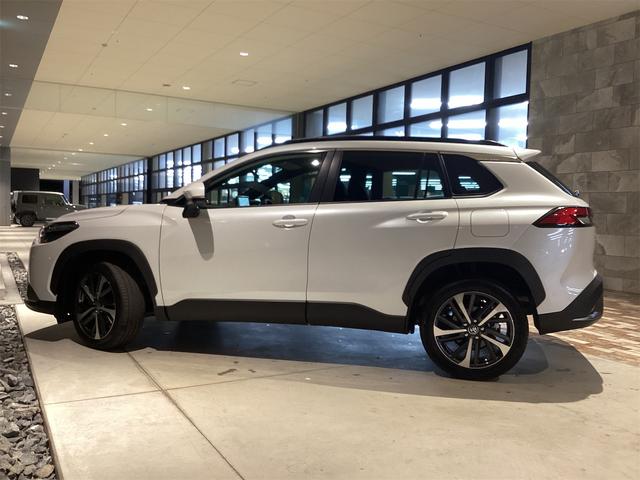 カローラクロス ハイブリッド　Ｚ　全周囲カメラ　オートクルーズコントロール　レーンアシスト　パークアシスト　衝突被害軽減システム　ナビ　ＴＶ　オートマチックハイビーム　ＬＥＤヘッドランプ　電動リアゲート　アルミホイール　スマートキー（8枚目）