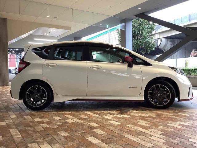 ノート e-パワーニスモ ドライブレコーダー ETC 全周囲カメラ ナビ TV オートクルーズコントロール レーンアシスト 衝突被害軽減システム アルミホイール オートライト スマートキー アイドリングストップ 電動格納ミラー(4枚目)