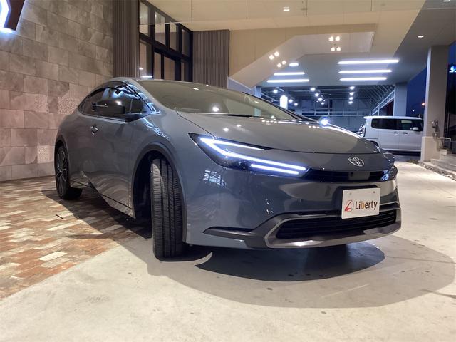 プリウス Ｇ　ドライブレコーダー　クリアランスソナー　レーンアシスト　オートクルーズコントロール　衝突被害軽減システム　全周囲カメラ　ナビ　アルミホイール　オートマチックハイビーム　オートライト　ＬＥＤヘッドランプ（3枚目）