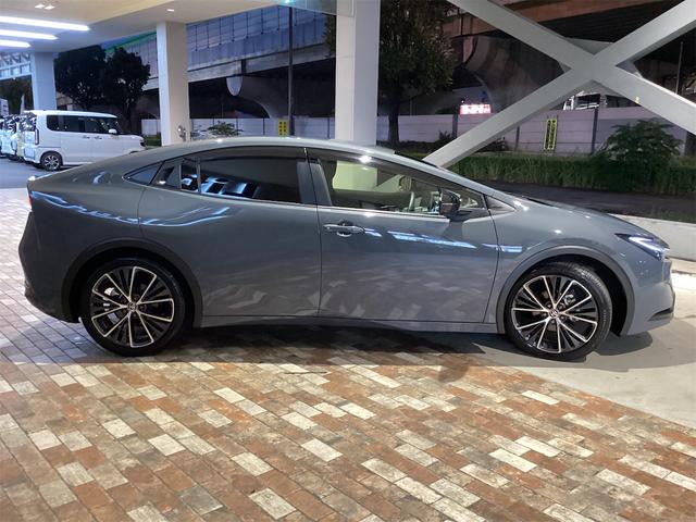 プリウス Ｇ　ドライブレコーダー　クリアランスソナー　レーンアシスト　オートクルーズコントロール　衝突被害軽減システム　全周囲カメラ　ナビ　アルミホイール　オートマチックハイビーム　オートライト　ＬＥＤヘッドランプ（4枚目）