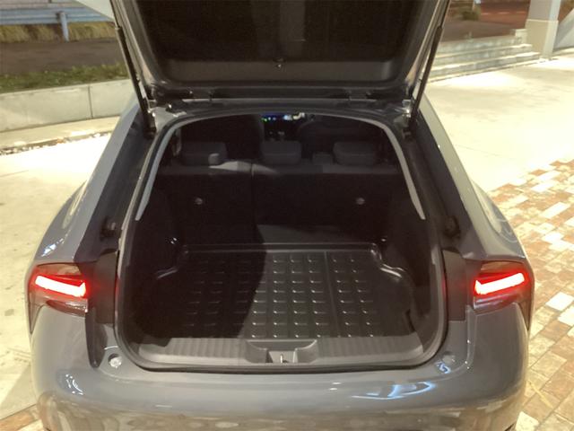 プリウス Ｇ　ドライブレコーダー　クリアランスソナー　レーンアシスト　オートクルーズコントロール　衝突被害軽減システム　全周囲カメラ　ナビ　アルミホイール　オートマチックハイビーム　オートライト　ＬＥＤヘッドランプ（22枚目）