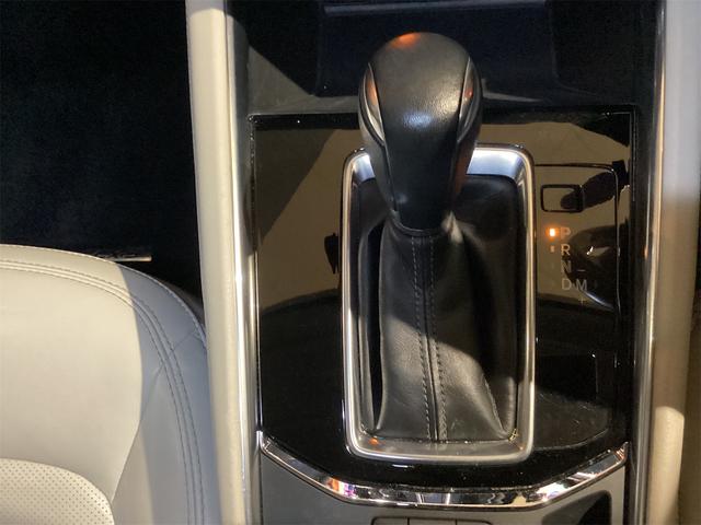 発進時や後退時に必ず操作するレバーです。操作のしやすさが肝になってきます。ぜひ一度体感してください。