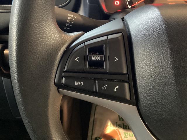 【ハンドルボタン】目線を大きくそらすことなくボタンの操作を行うことができるので、安全にも配慮できますね。