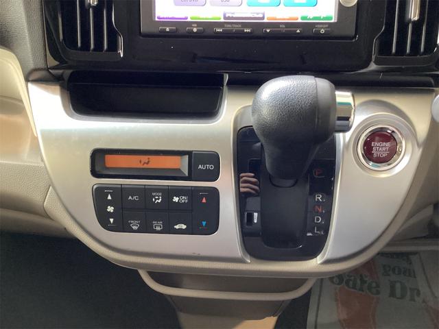 シフトレバー。ぜひ一度お客様の目で確認してください。