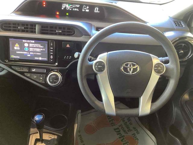 アクア Ｓ　ＥＴＣ　バックカメラ　ナビ　ＴＶ　スマートキー　電動格納ミラー　ＣＶＴ　衝突安全ボディ　ＡＢＳ　ＥＳＣ　ＣＤ　ＵＳＢ　Ｂｌｕｅｔｏｏｔｈ　エアコン　パワーステアリング　パワーウィンドウ（5枚目）