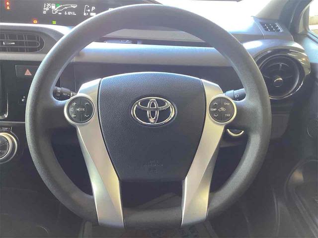 アクア Ｓ　ＥＴＣ　バックカメラ　ナビ　ＴＶ　スマートキー　電動格納ミラー　ＣＶＴ　衝突安全ボディ　ＡＢＳ　ＥＳＣ　ＣＤ　ＵＳＢ　Ｂｌｕｅｔｏｏｔｈ　エアコン　パワーステアリング　パワーウィンドウ（6枚目）