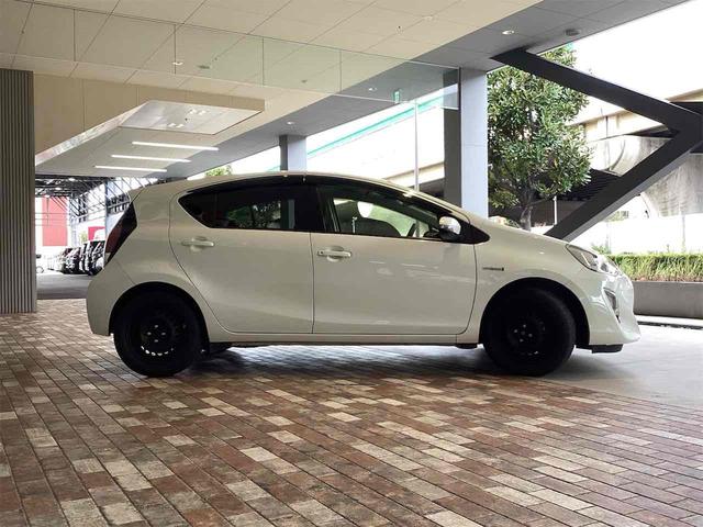 アクア Ｓ　ＥＴＣ　バックカメラ　ナビ　ＴＶ　スマートキー　電動格納ミラー　ＣＶＴ　衝突安全ボディ　ＡＢＳ　ＥＳＣ　ＣＤ　ＵＳＢ　Ｂｌｕｅｔｏｏｔｈ　エアコン　パワーステアリング　パワーウィンドウ（17枚目）