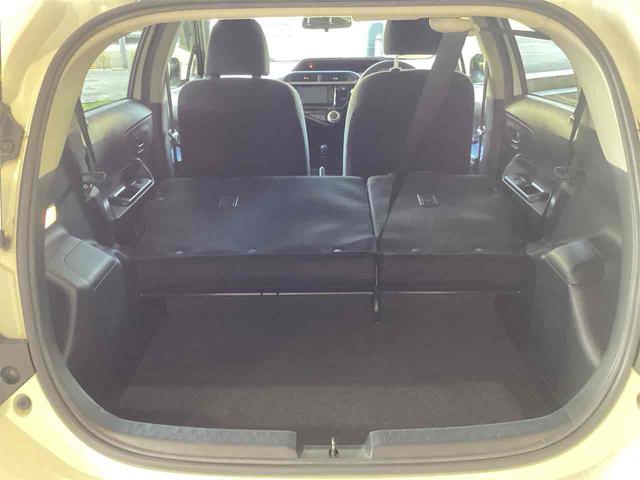 アクア Ｓ　ＥＴＣ　バックカメラ　ナビ　ＴＶ　スマートキー　電動格納ミラー　ＣＶＴ　衝突安全ボディ　ＡＢＳ　ＥＳＣ　ＣＤ　ＵＳＢ　Ｂｌｕｅｔｏｏｔｈ　エアコン　パワーステアリング　パワーウィンドウ（24枚目）