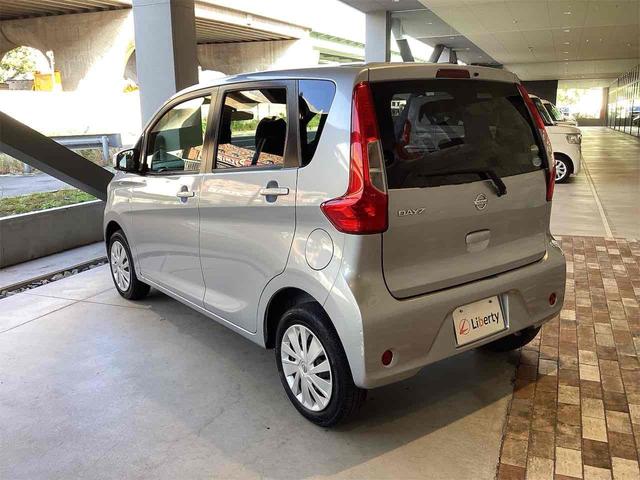 デイズ Ｊ　ナビ　ＴＶ　衝突被害軽減システム　電動格納ミラー　ベンチシート　ＣＶＴ　ＥＳＣ　ＣＤ　ミュージックプレイヤー接続可　エアコン　パワーウィンドウ（7枚目）