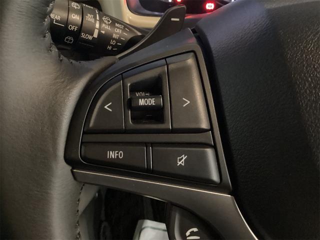 自ら操るハンドル！ドライバーの生命線です。目線を大きくそらすことなくボタンの操作を行うことができるので、安全にも配慮できますね。