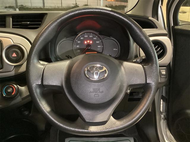 ヴィッツ Ｆ　ＥＴＣ　キーレスエントリー　電動格納ミラー　ＣＶＴ　衝突安全ボディ　ＡＢＳ　ＣＤ　エアコン　パワーステアリング　パワーウィンドウ（8枚目）