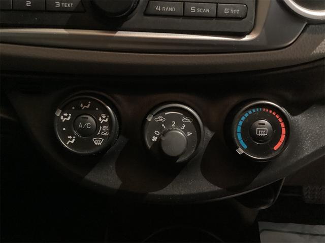 ヴィッツ Ｆ　ＥＴＣ　キーレスエントリー　電動格納ミラー　ＣＶＴ　衝突安全ボディ　ＡＢＳ　ＣＤ　エアコン　パワーステアリング　パワーウィンドウ（9枚目）