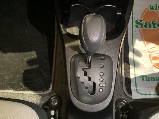 ヴィッツ Ｆ　ＥＴＣ　キーレスエントリー　電動格納ミラー　ＣＶＴ　衝突安全ボディ　ＡＢＳ　ＣＤ　エアコン　パワーステアリング　パワーウィンドウ（10枚目）