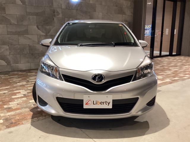 ヴィッツ Ｆ　ＥＴＣ　キーレスエントリー　電動格納ミラー　ＣＶＴ　衝突安全ボディ　ＡＢＳ　ＣＤ　エアコン　パワーステアリング　パワーウィンドウ（15枚目）