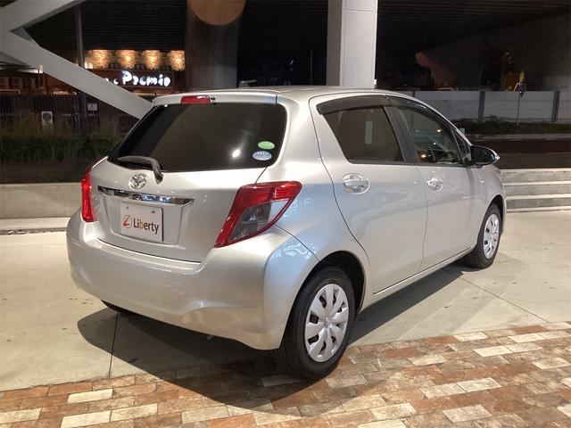 ヴィッツ Ｆ　ＥＴＣ　キーレスエントリー　電動格納ミラー　ＣＶＴ　衝突安全ボディ　ＡＢＳ　ＣＤ　エアコン　パワーステアリング　パワーウィンドウ（18枚目）