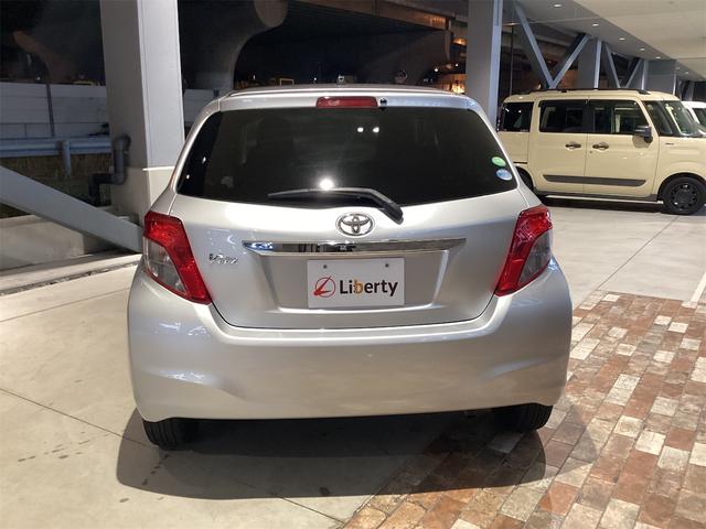 ヴィッツ Ｆ　ＥＴＣ　キーレスエントリー　電動格納ミラー　ＣＶＴ　衝突安全ボディ　ＡＢＳ　ＣＤ　エアコン　パワーステアリング　パワーウィンドウ（19枚目）