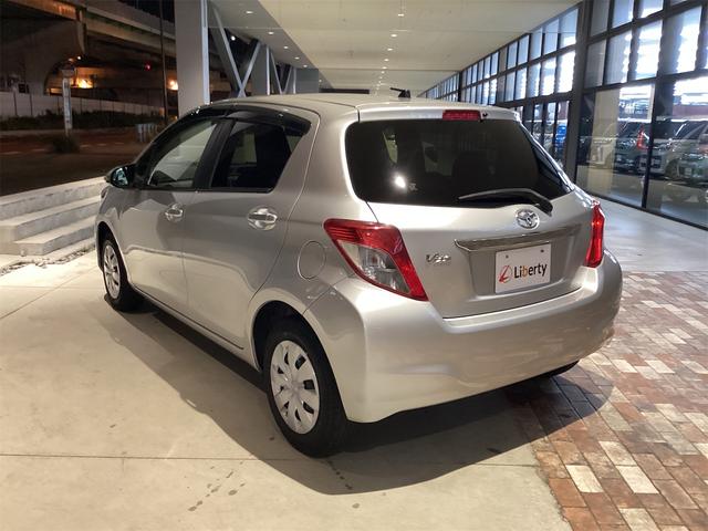 ヴィッツ Ｆ　ＥＴＣ　キーレスエントリー　電動格納ミラー　ＣＶＴ　衝突安全ボディ　ＡＢＳ　ＣＤ　エアコン　パワーステアリング　パワーウィンドウ（20枚目）