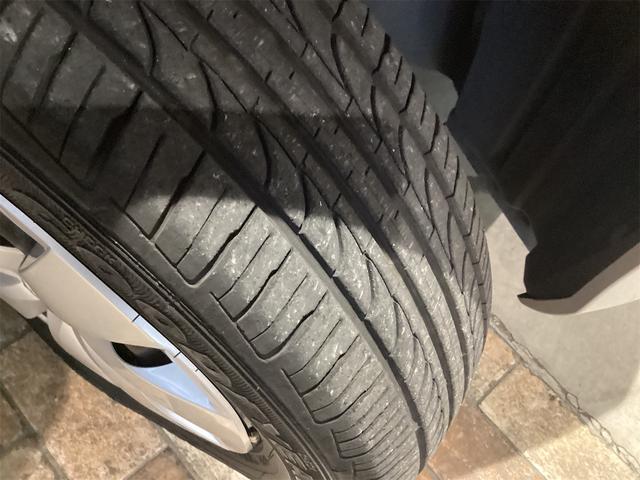 ヴィッツ Ｆ　ＥＴＣ　キーレスエントリー　電動格納ミラー　ＣＶＴ　衝突安全ボディ　ＡＢＳ　ＣＤ　エアコン　パワーステアリング　パワーウィンドウ（24枚目）