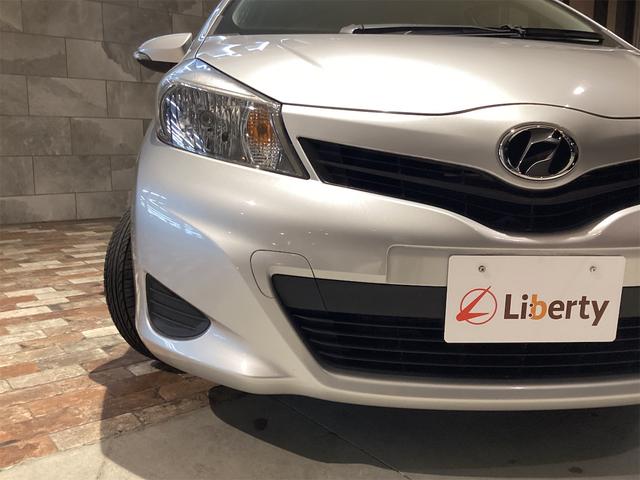 ヴィッツ Ｆ　ＥＴＣ　キーレスエントリー　電動格納ミラー　ＣＶＴ　衝突安全ボディ　ＡＢＳ　ＣＤ　エアコン　パワーステアリング　パワーウィンドウ（30枚目）