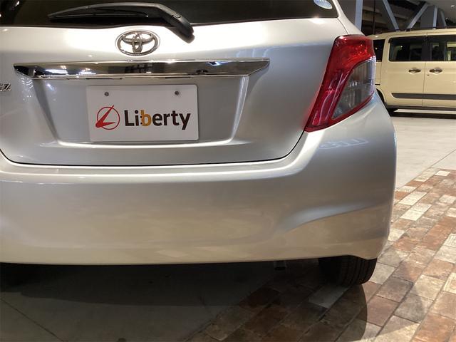 ヴィッツ Ｆ　ＥＴＣ　キーレスエントリー　電動格納ミラー　ＣＶＴ　衝突安全ボディ　ＡＢＳ　ＣＤ　エアコン　パワーステアリング　パワーウィンドウ（32枚目）