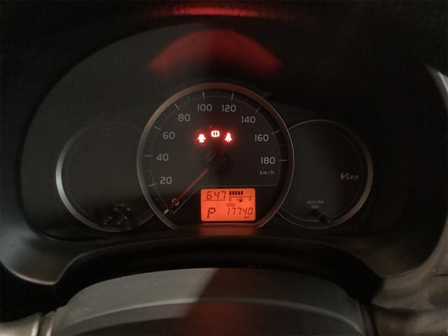 ヴィッツ Ｆ　ＥＴＣ　キーレスエントリー　電動格納ミラー　ＣＶＴ　衝突安全ボディ　ＡＢＳ　ＣＤ　エアコン　パワーステアリング　パワーウィンドウ（40枚目）