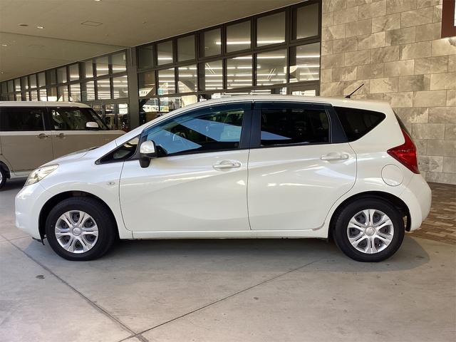 ノート Ｘ　ＥＴＣ　ナビ　ＴＶ　アルミホイール　スマートキー　アイドリングストップ　電動格納ミラー　ＣＶＴ　盗難防止システム　衝突安全ボディ　ＡＢＳ　ＣＤ　ＵＳＢ　エアコン　パワーステアリング　パワーウィンドウ（8枚目）